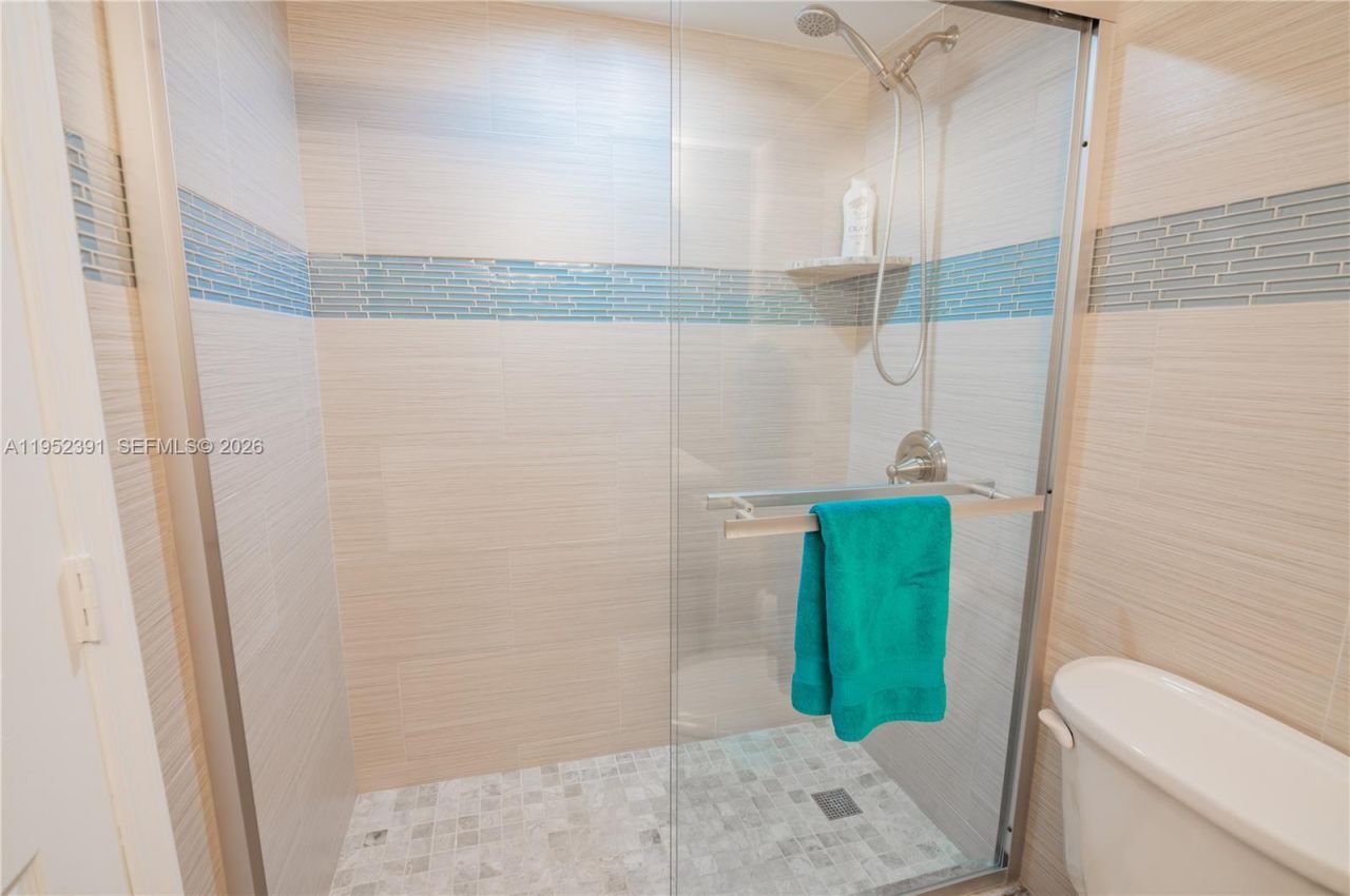 200 Diplomat Pkwy, Unit 519, Hallandale Beach, FL 33009 Photo