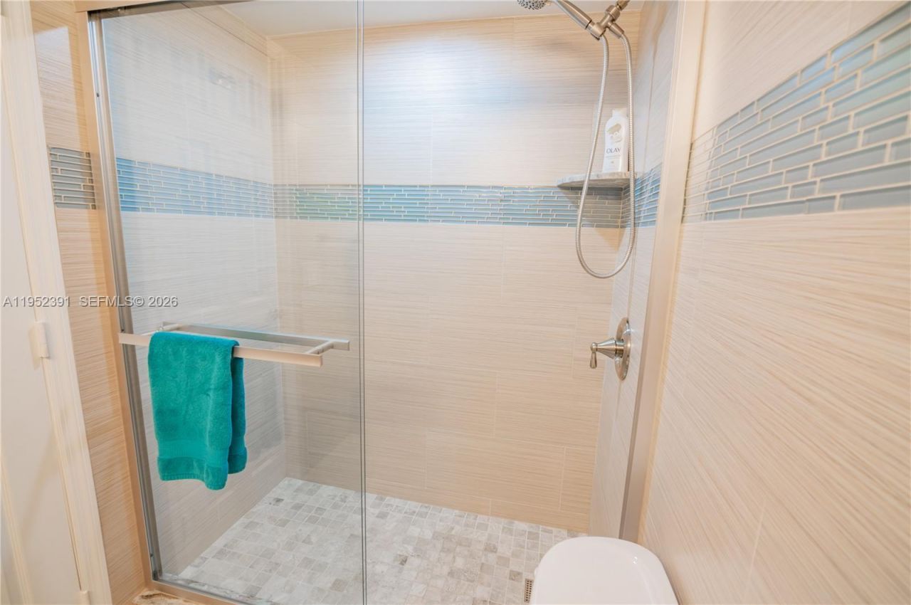 200 Diplomat Pkwy, Unit 519, Hallandale Beach, FL 33009 Photo