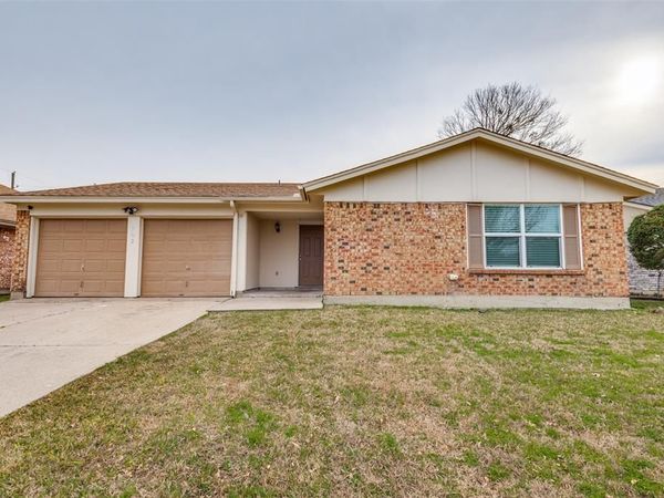702 W Lynn Creek Drive, Arlington, TX 76001