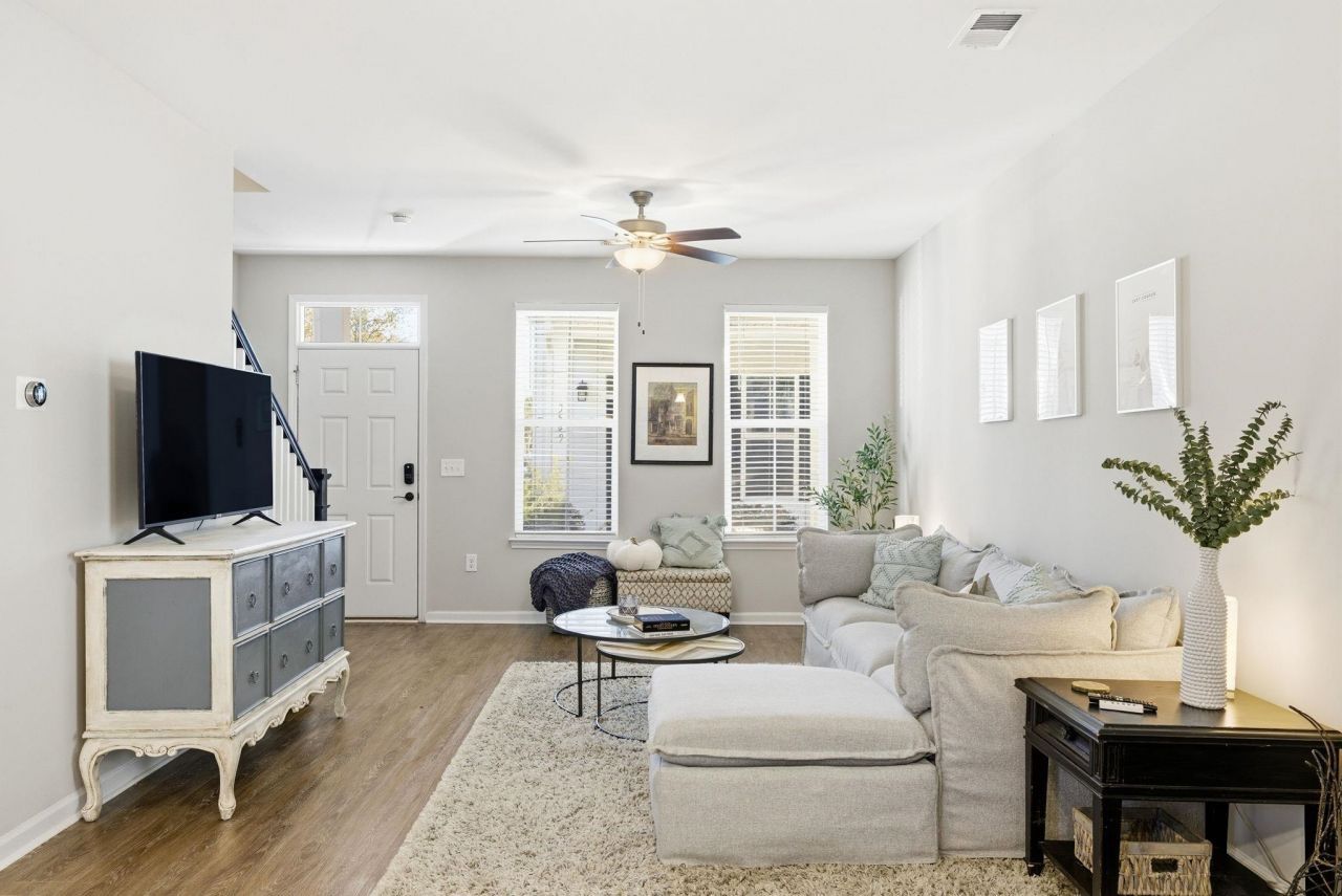 3557 Bristol Ln. Photo 12