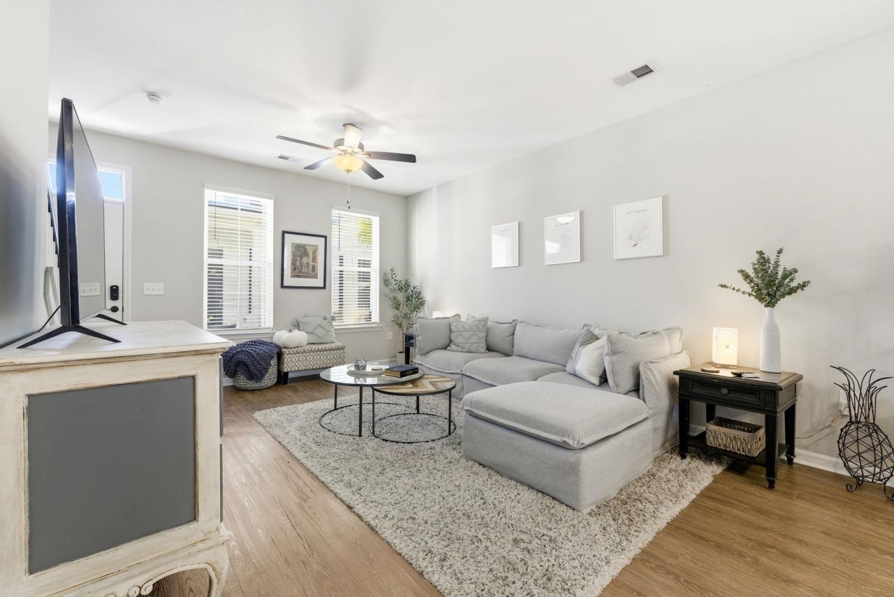 3557 Bristol Ln. Photo 4