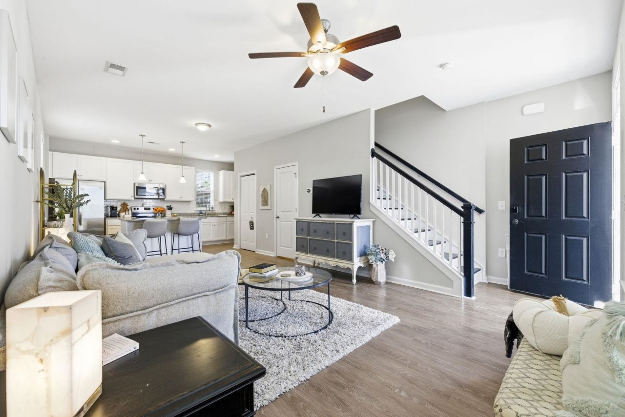 3557 Bristol Ln. Photo 6