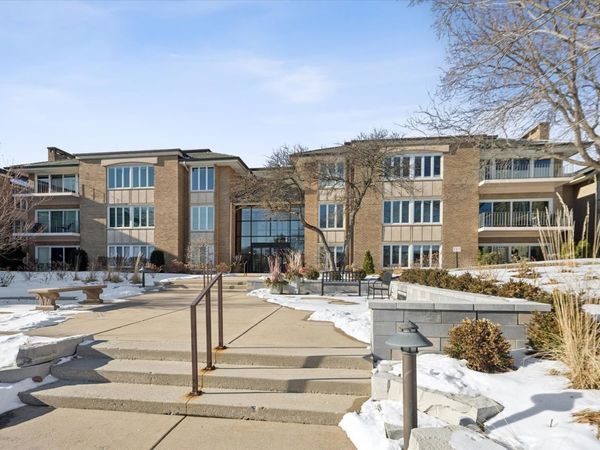 1 Oak Brook Club Drive, Unit A310, Oak Brook, IL 60523