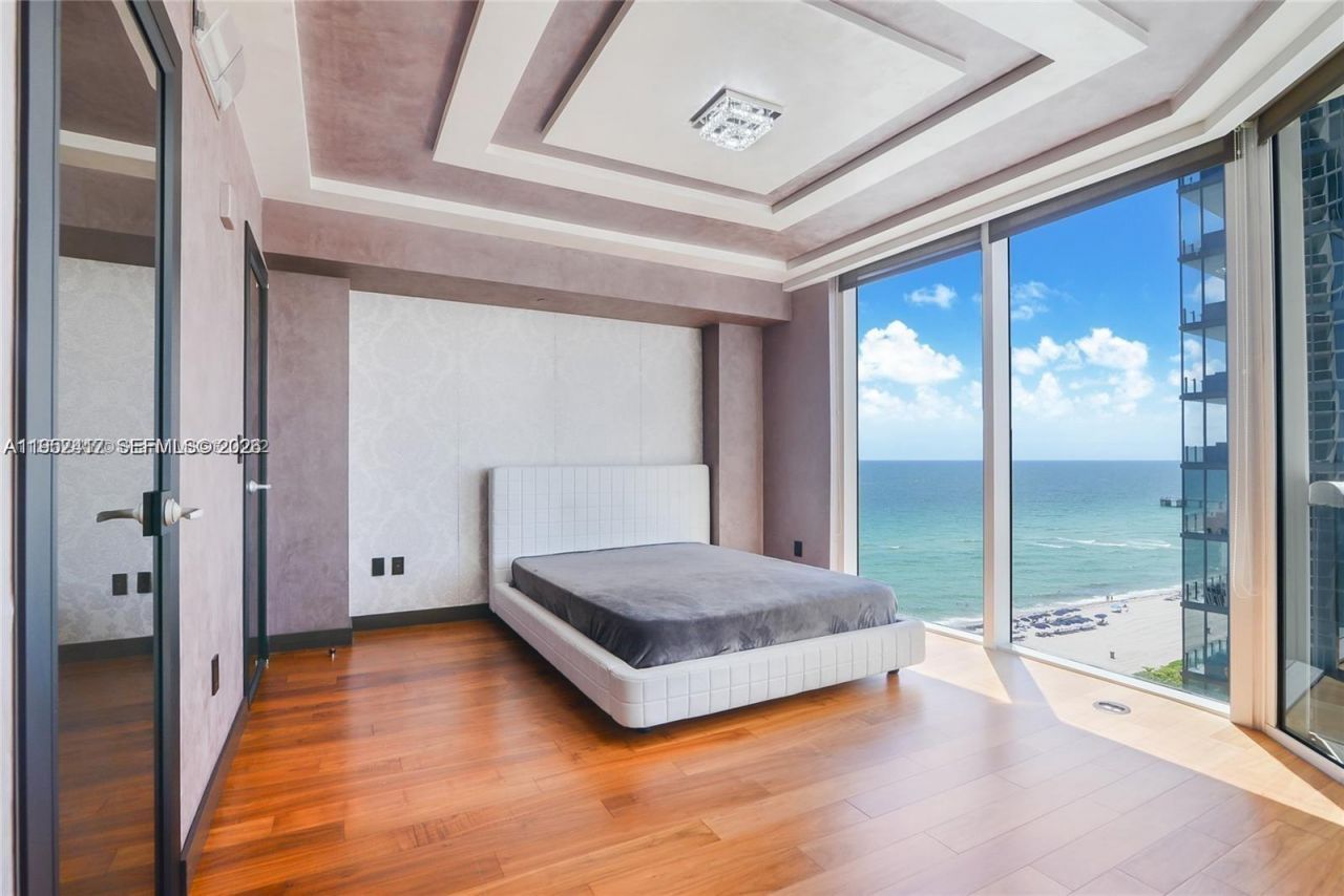 17201 Collins Ave+den, Unit 1403, Sunny Isles Beach, FL 33160 Photo