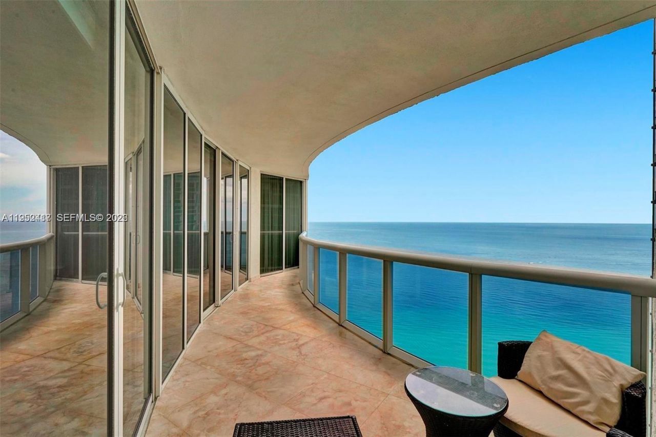 17201 Collins Ave+den, Unit 1403, Sunny Isles Beach, FL 33160 Photo