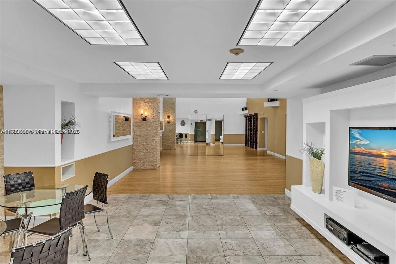 17201 Collins Ave+den, Unit 1403, Sunny Isles Beach, FL 33160 Photo