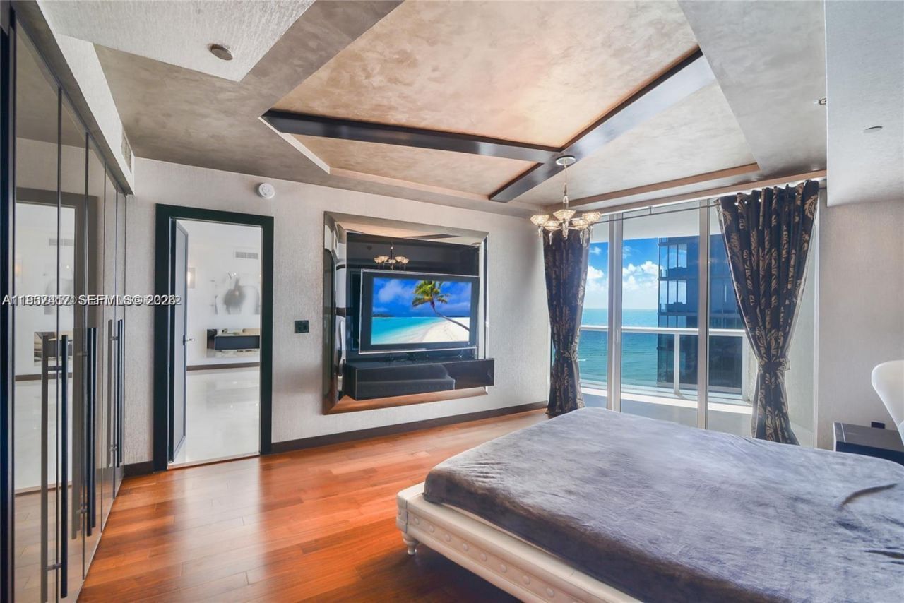 17201 Collins Ave+den, Unit 1403, Sunny Isles Beach, FL 33160 Photo