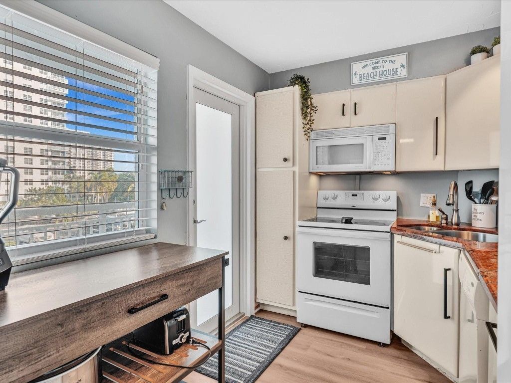 201 N Ocean Boulevard, Unit 202, Pompano Beach, FL 33062 Photo