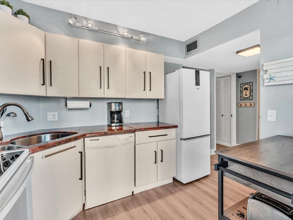 201 N Ocean Boulevard, Unit 202, Pompano Beach, FL 33062 Photo