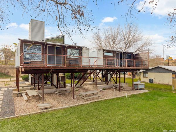 9035 FM 725, McQueeney, TX 78123