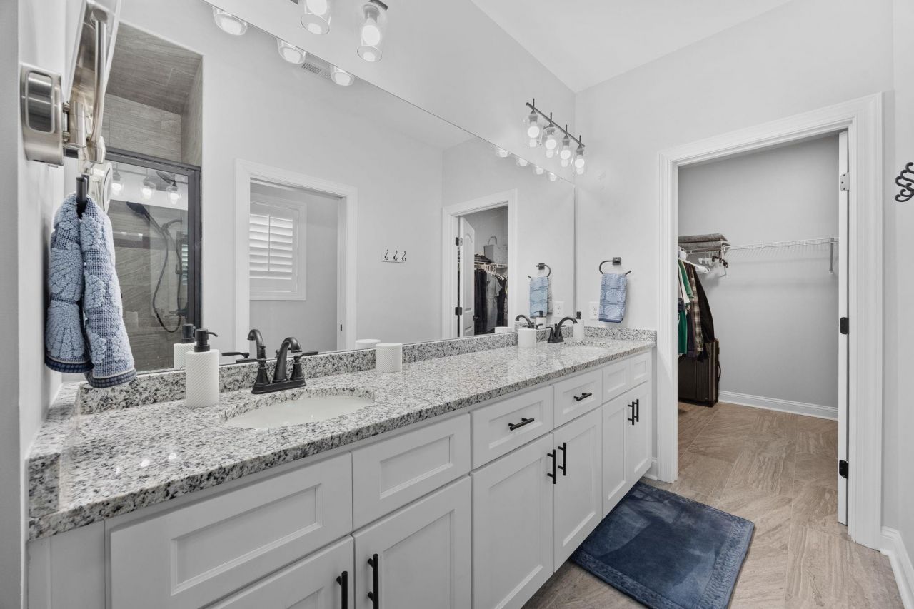 736 Crystal Water Way Photo 9