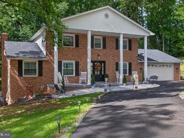 4009 ROBINHOOD DRIVE, YORK, PA 17408