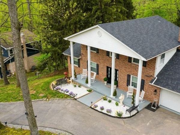 4009 ROBINHOOD DRIVE, YORK, PA 17408