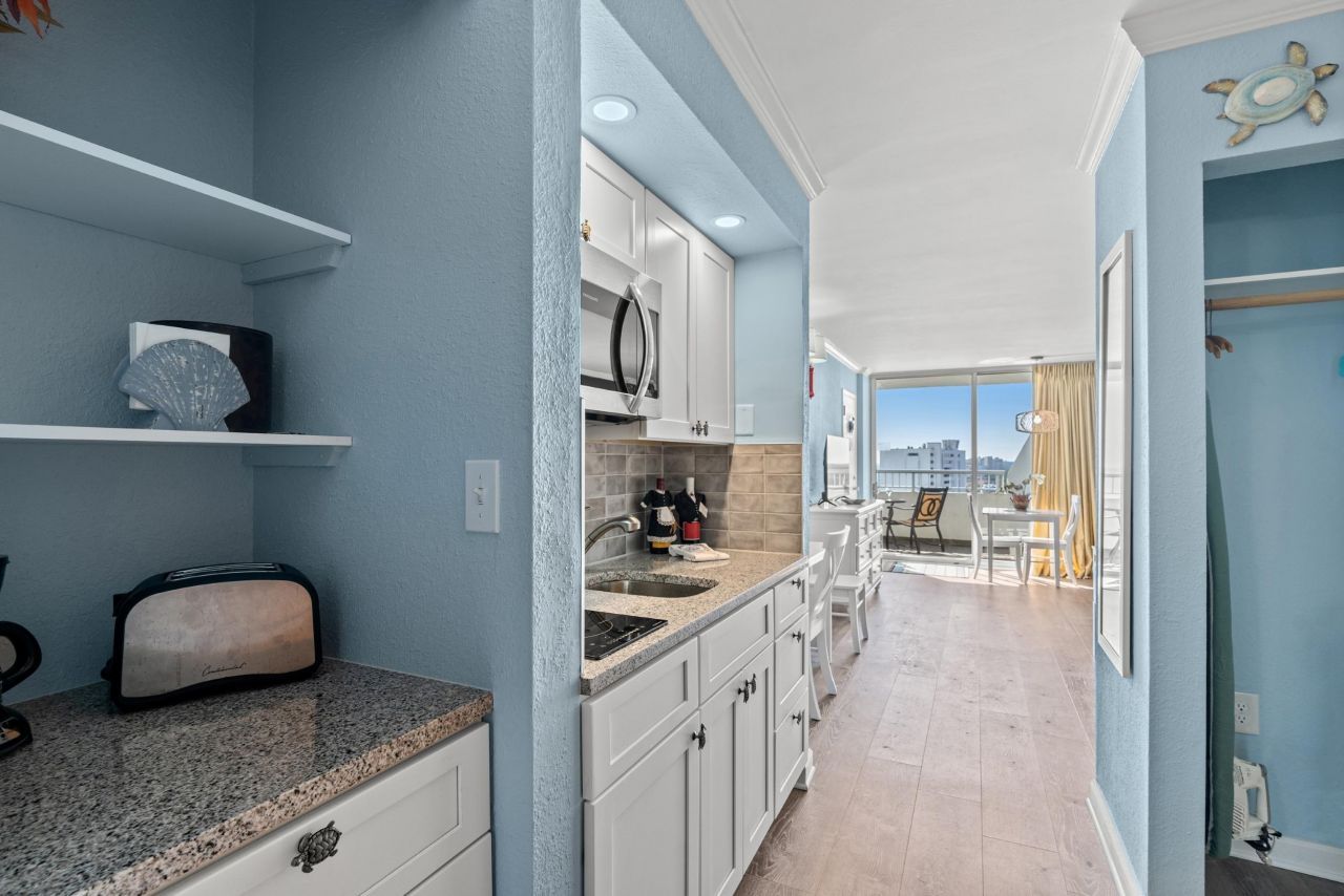 9500 Shore Dr. Photo 9