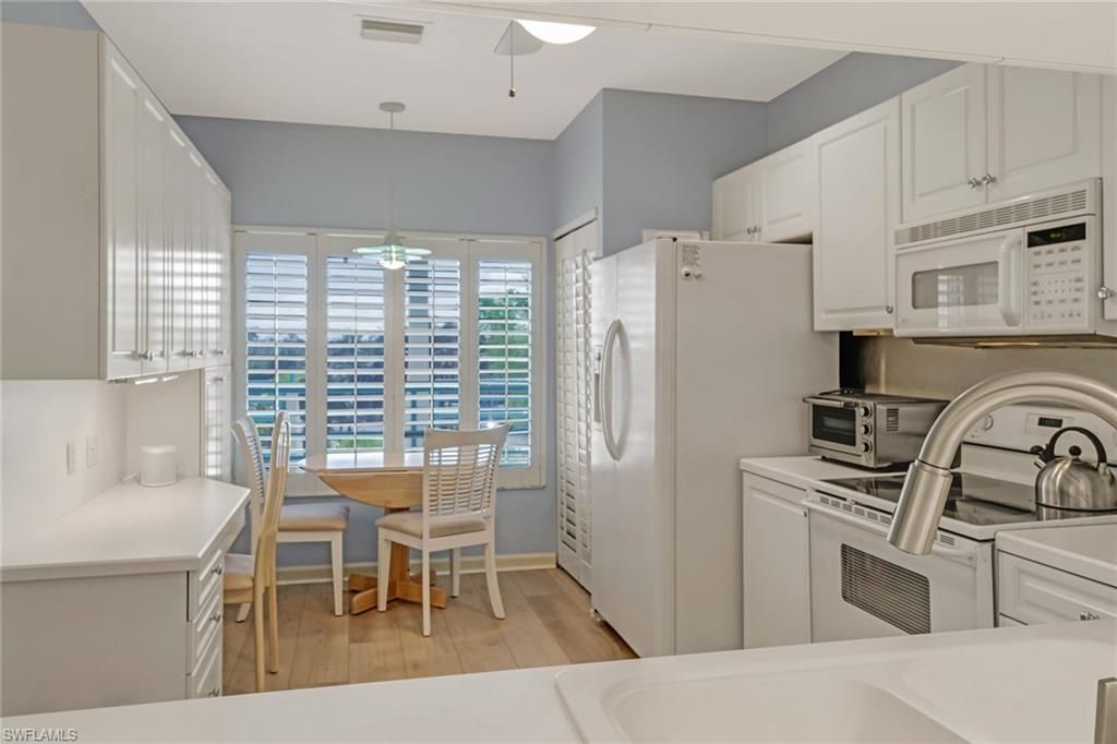 205 Park Shore Dr , Unit 4-443, Naples, FL 34103 Photo