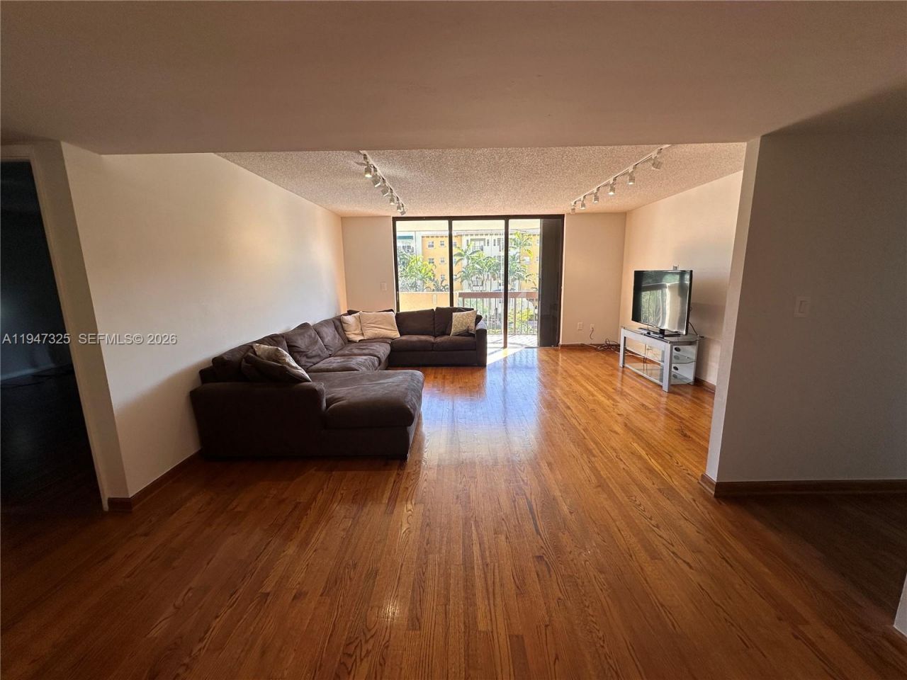 600 Biltmore Way, Unit 318, Coral Gables, FL 33134 Photo