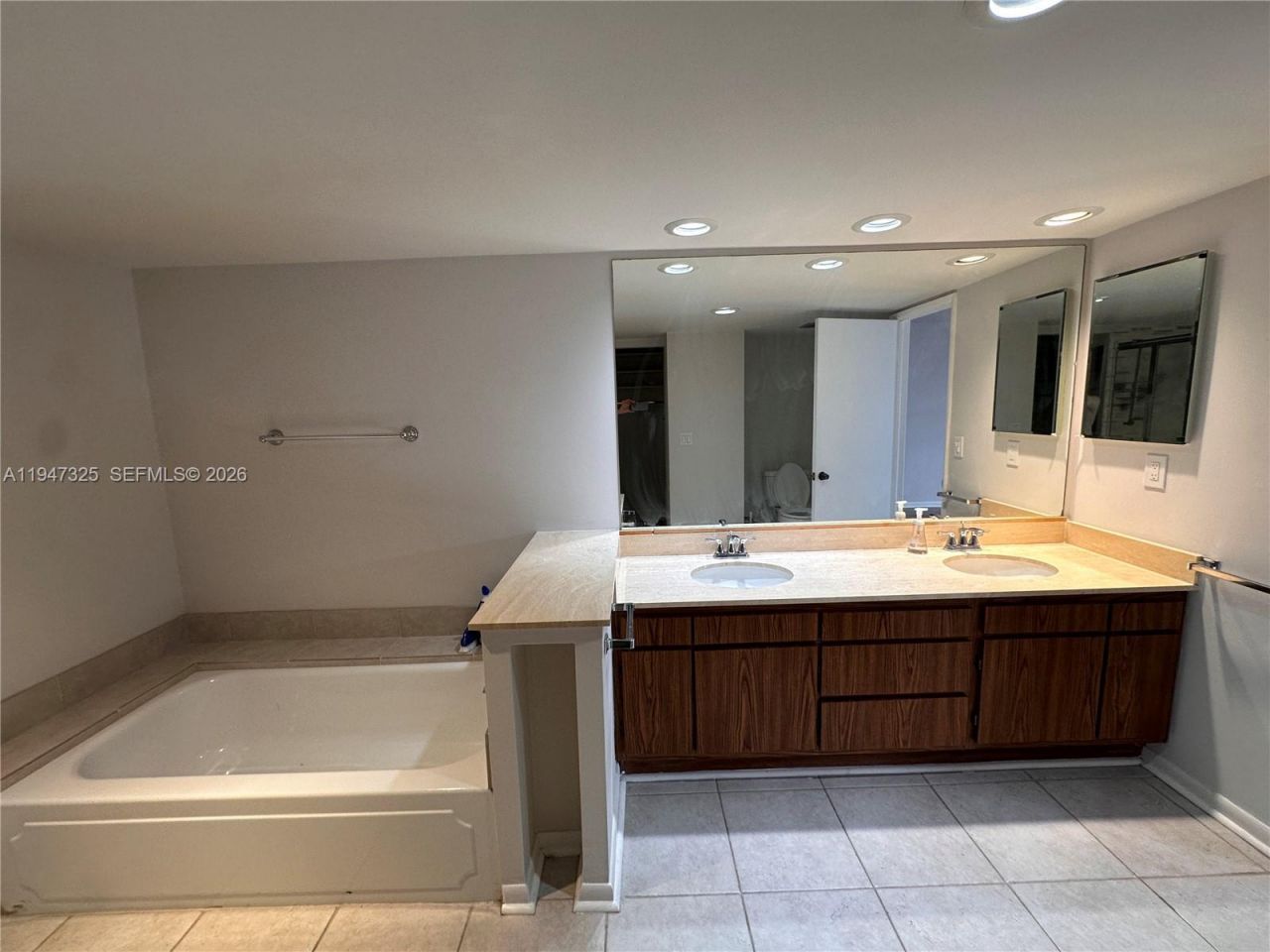 600 Biltmore Way, Unit 318, Coral Gables, FL 33134 Photo