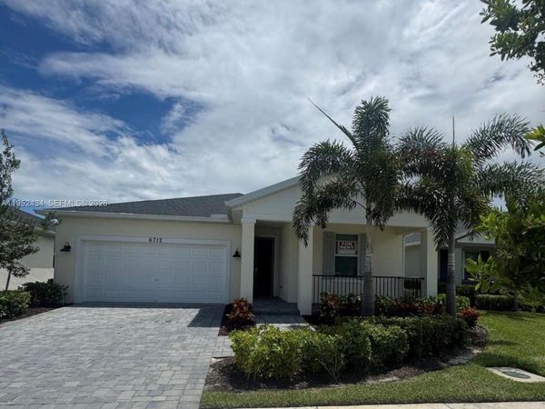 6712 NW Cloverdale Ave, Port St. Lucie, FL 34987