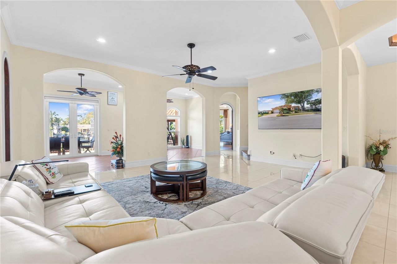 3952 Versailles Drive, Tampa, FL 33634 Photo