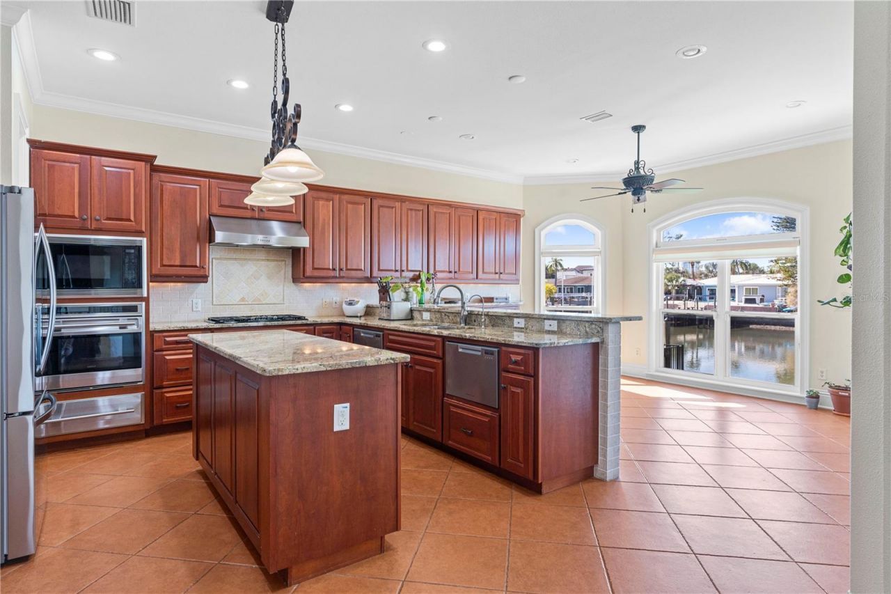 3952 Versailles Drive, Tampa, FL 33634 Photo