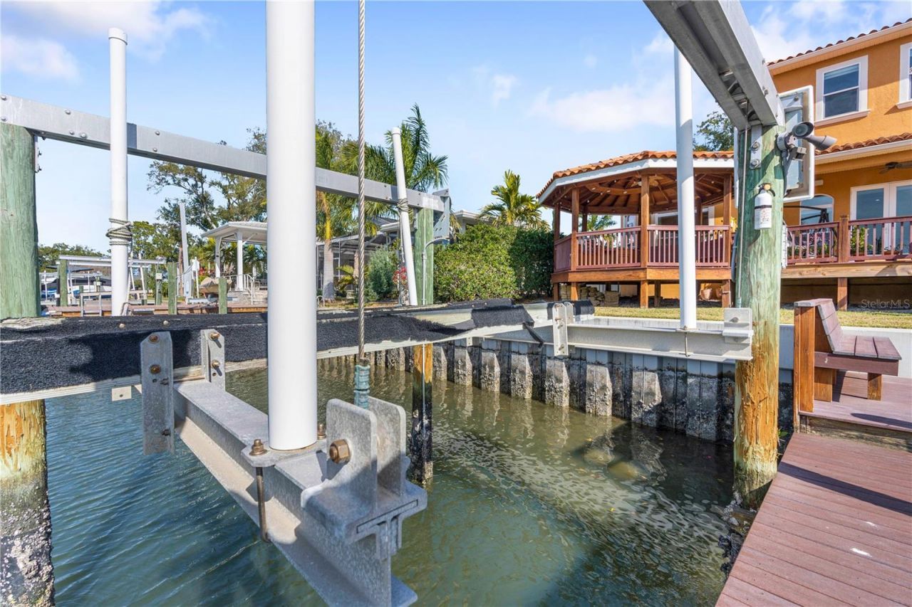 3952 Versailles Drive, Tampa, FL 33634 Photo