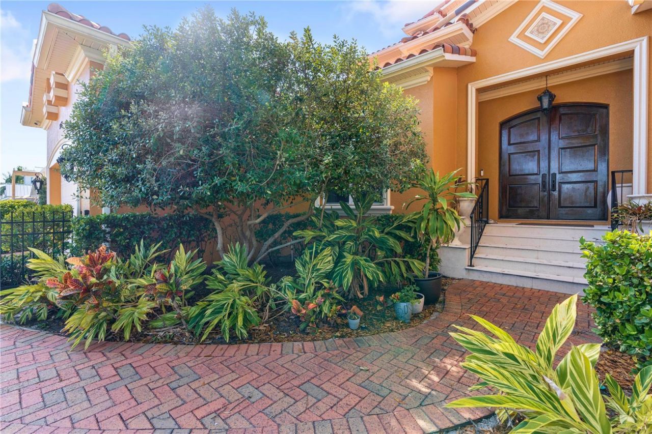 3952 Versailles Drive, Tampa, FL 33634 Photo