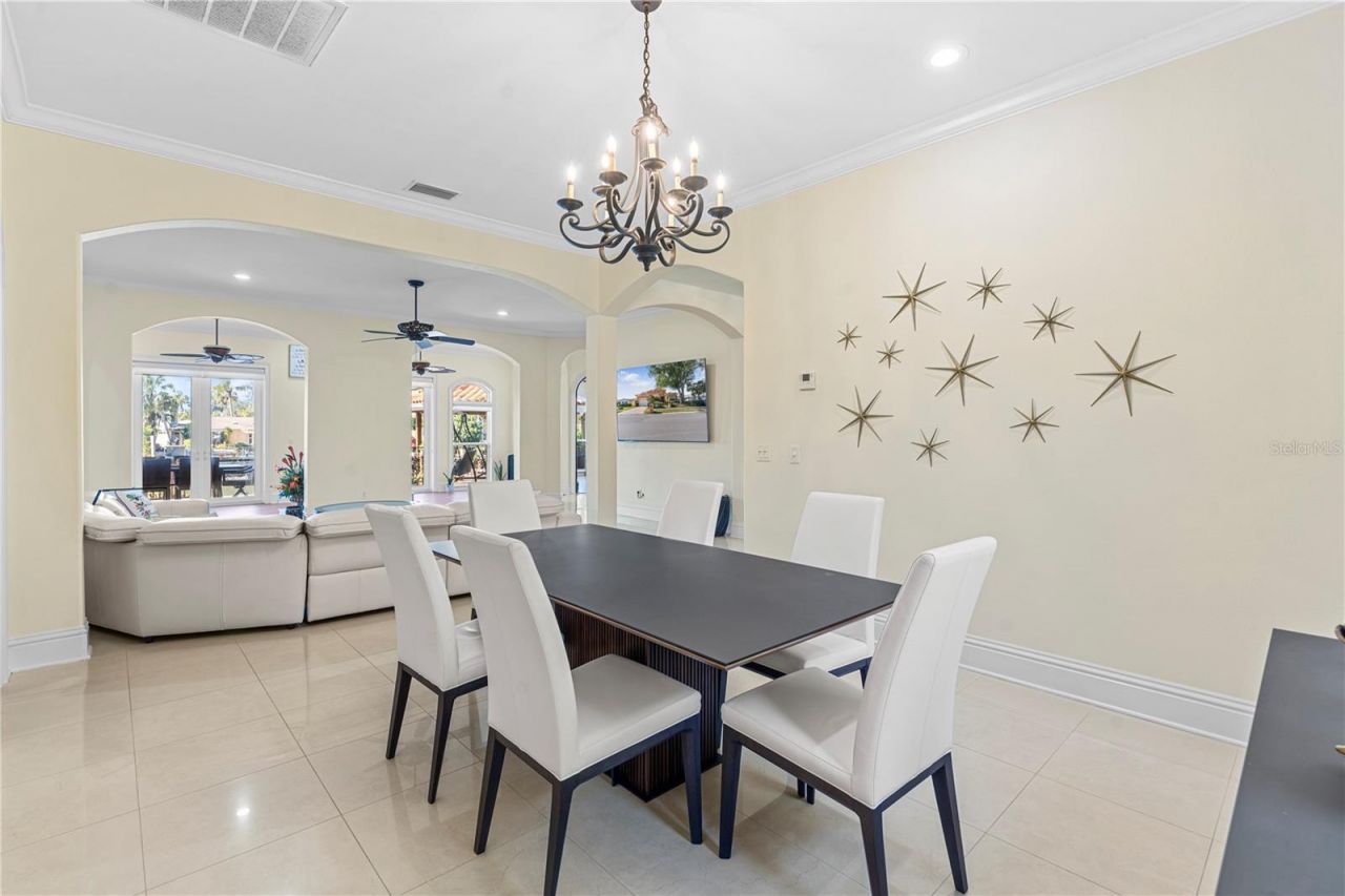 3952 Versailles Drive, Tampa, FL 33634 Photo