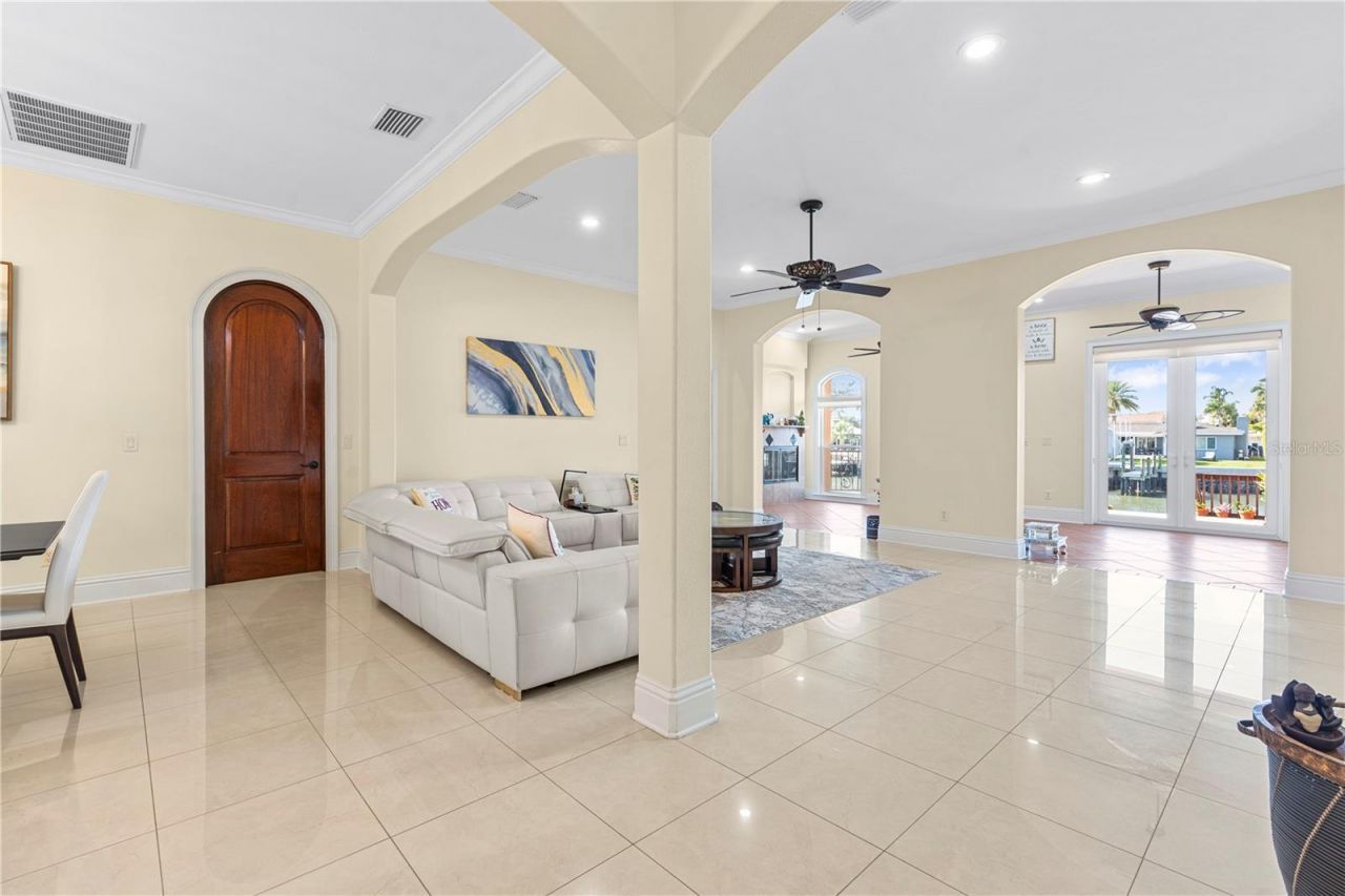 3952 Versailles Drive, Tampa, FL 33634 Photo
