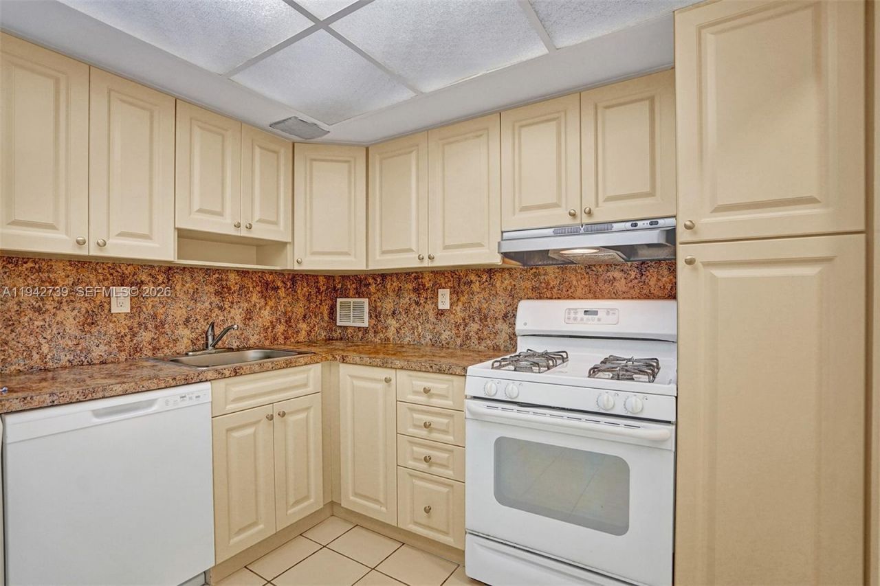 3140 S Ocean Dr, Unit 1909, Hallandale Beach, FL 33009 Photo