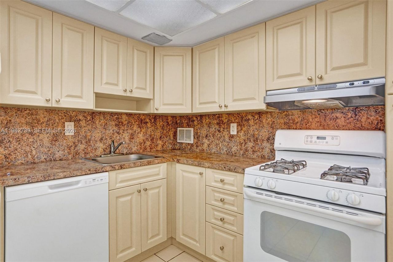 3140 S Ocean Dr, Unit 1909, Hallandale Beach, FL 33009 Photo