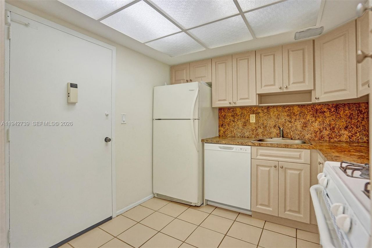3140 S Ocean Dr, Unit 1909, Hallandale Beach, FL 33009 Photo