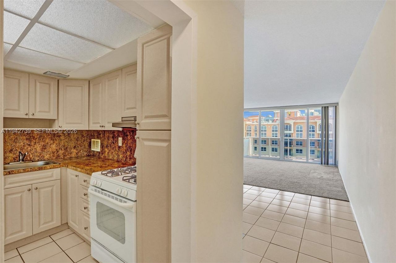 3140 S Ocean Dr, Unit 1909, Hallandale Beach, FL 33009 Photo