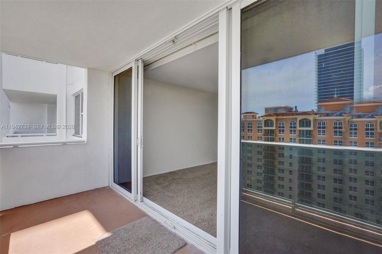 3140 S Ocean Dr, Unit 1909, Hallandale Beach, FL 33009 Photo