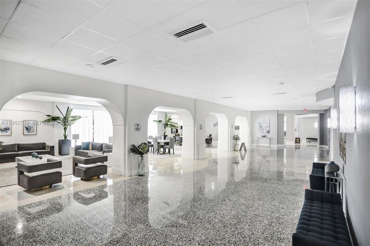 3140 S Ocean Dr, Unit 1909, Hallandale Beach, FL 33009 Photo