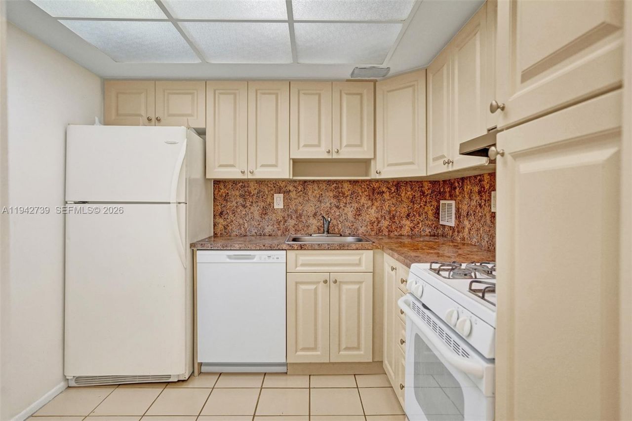 3140 S Ocean Dr, Unit 1909, Hallandale Beach, FL 33009 Photo