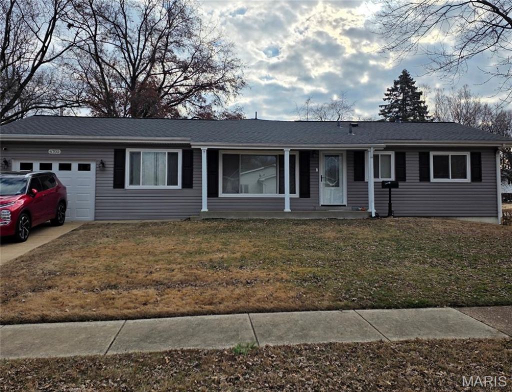 6702 Flowervale Drive, Hazelwood, MO 63042 Main Photo