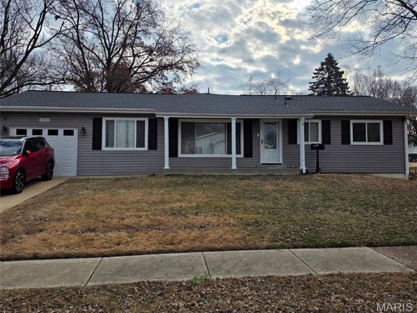 6702 Flowervale Drive , Hazelwood, MO 63042