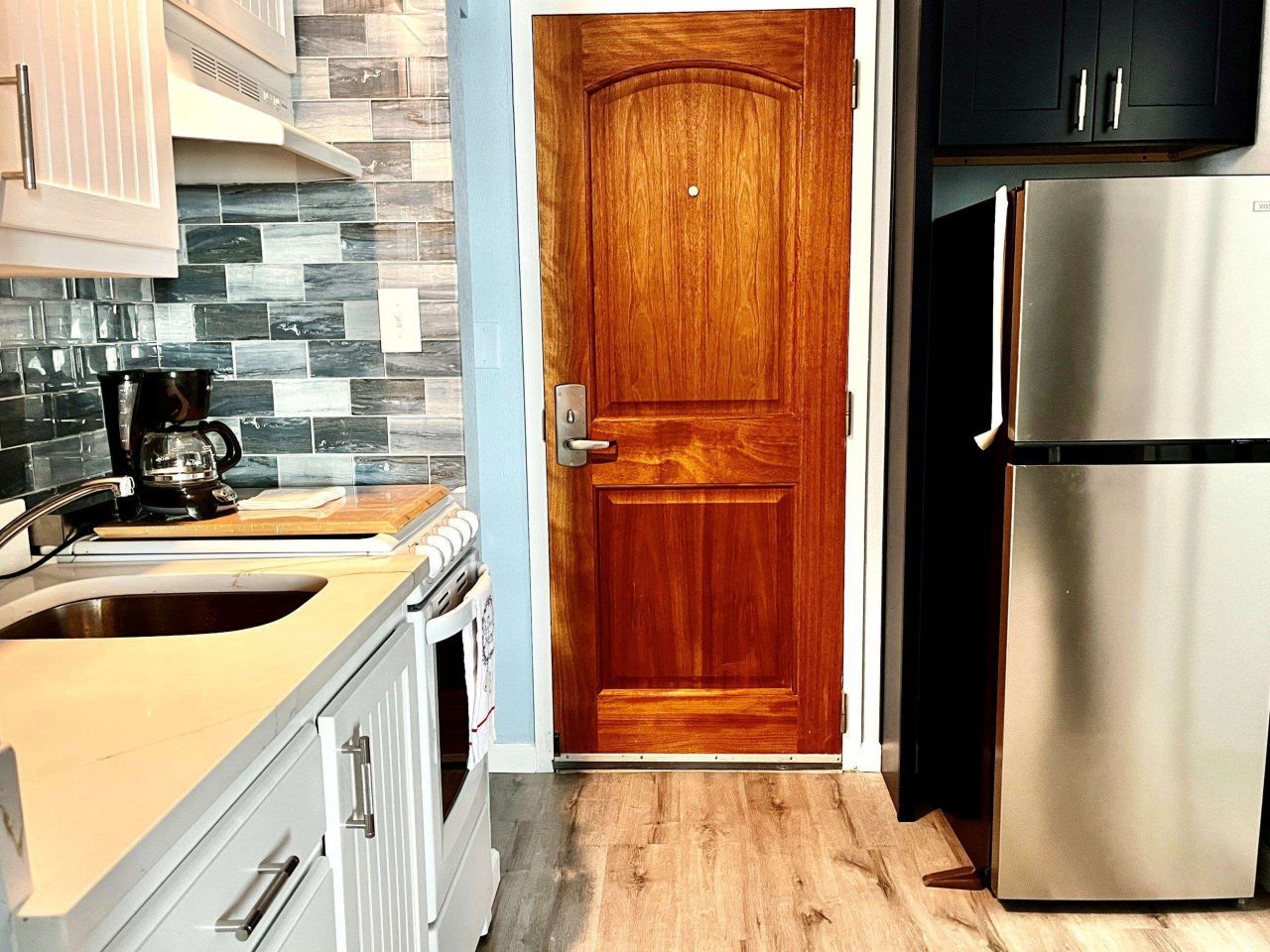 9550 Shore Dr. Photo 10