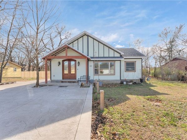 1611 W Backus Avenue, Springdale, AR 72762