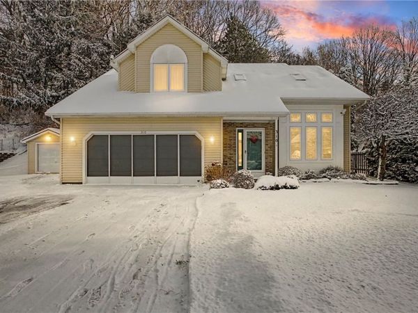 310 Willow Creek Lane, Rochester, NY 14622