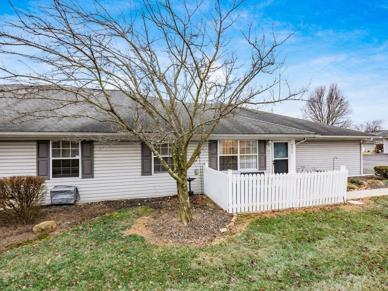 4474 Greystone Village Drive, Unit 5D, Columbus, OH 43228 Photo 2