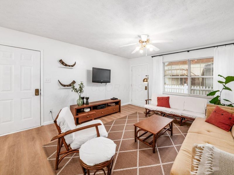 4474 Greystone Village Drive, Unit 5D, Columbus, OH 43228 Photo 5