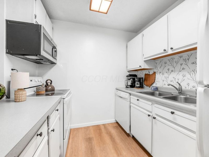 4474 Greystone Village Drive, Unit 5D, Columbus, OH 43228 Photo 8