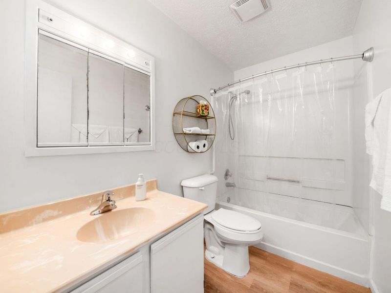 4474 Greystone Village Drive, Unit 5D, Columbus, OH 43228 Photo 9