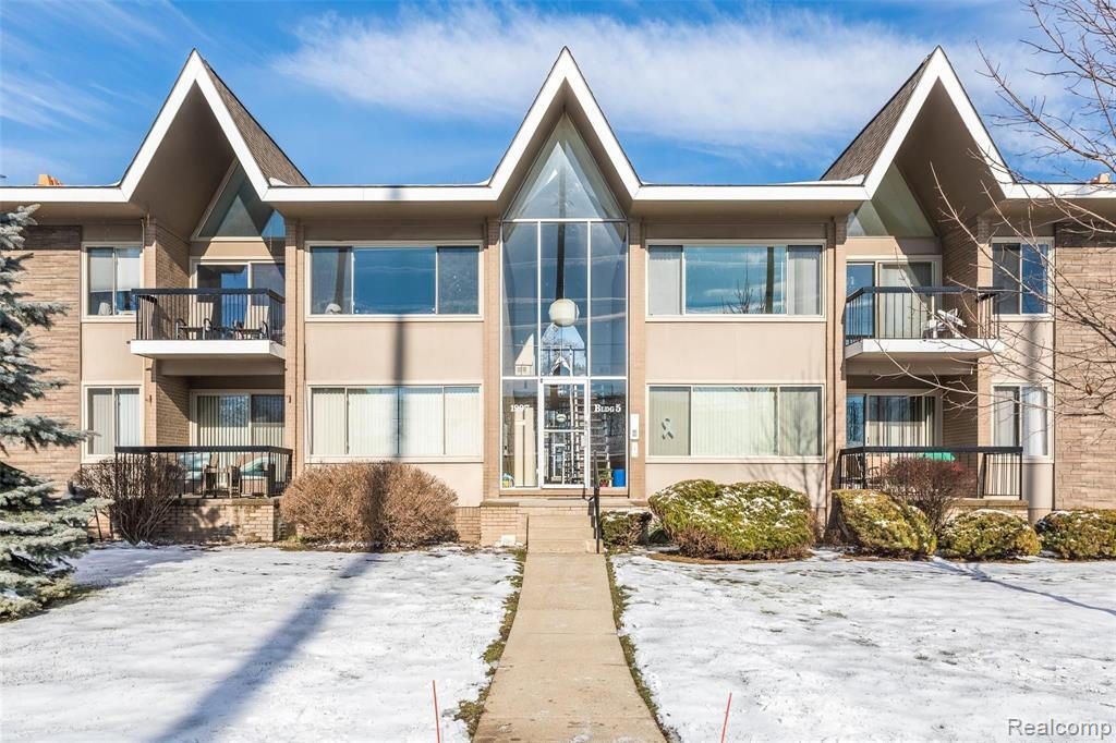 1997 Klingensmith Road, Unit 55, Bloomfield Hills, MI 48302 Main Photo