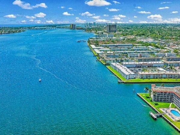 100 Paradise Harbour Boulevard, Unit 212, North Palm Beach, FL 33408