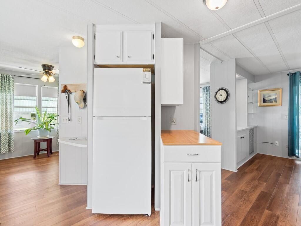 196 NE Emerald Drive, Jensen Beach, FL 34957 Photo