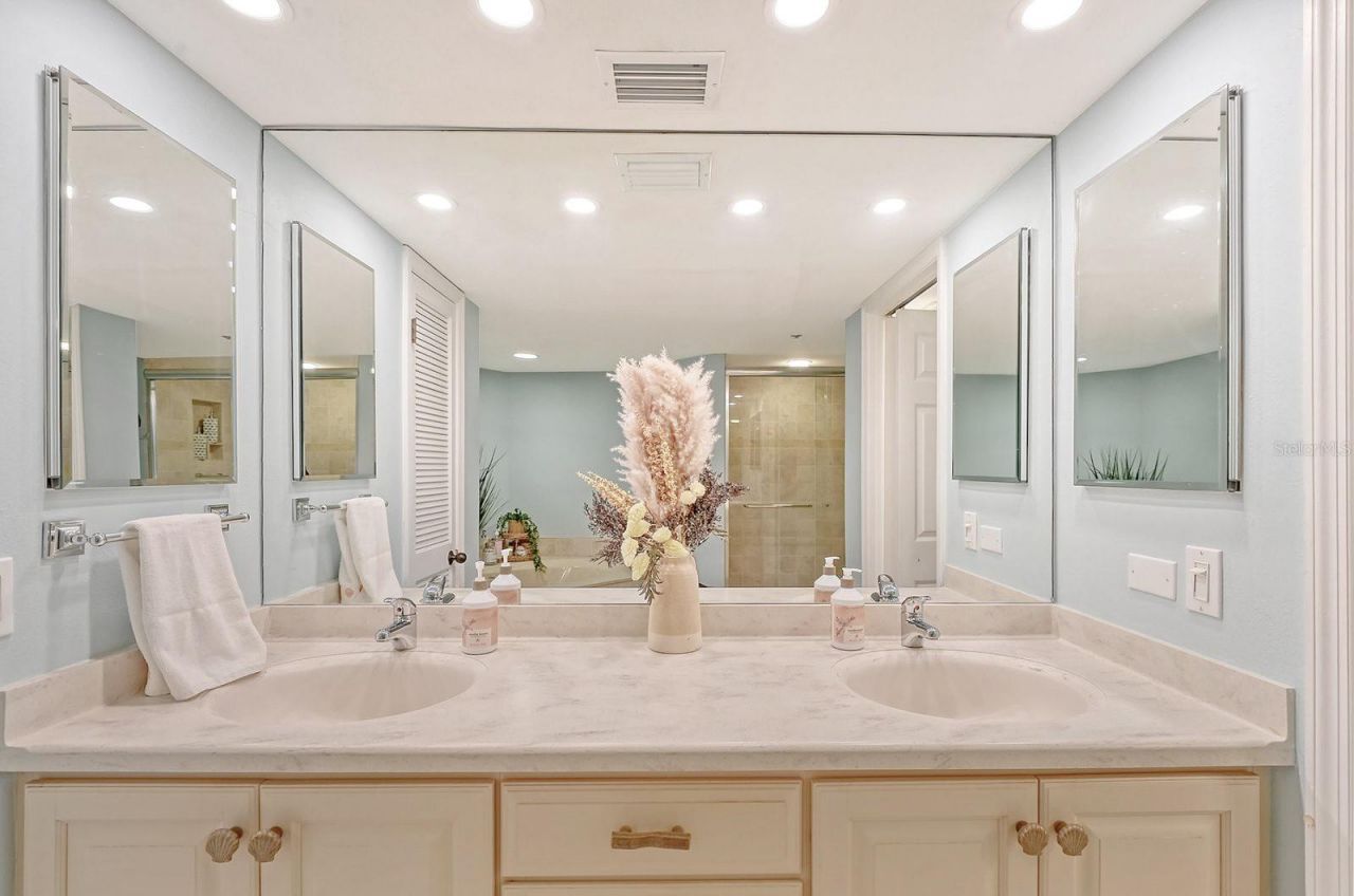 550 Flamingo Drive, Unit 202, Venice, FL 34285 Photo