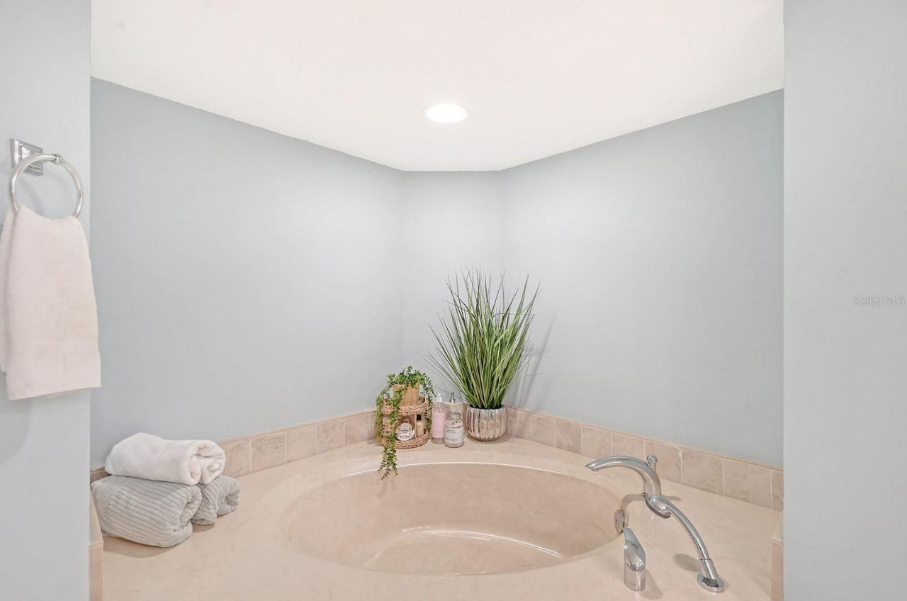 550 Flamingo Drive, Unit 202, Venice, FL 34285 Photo