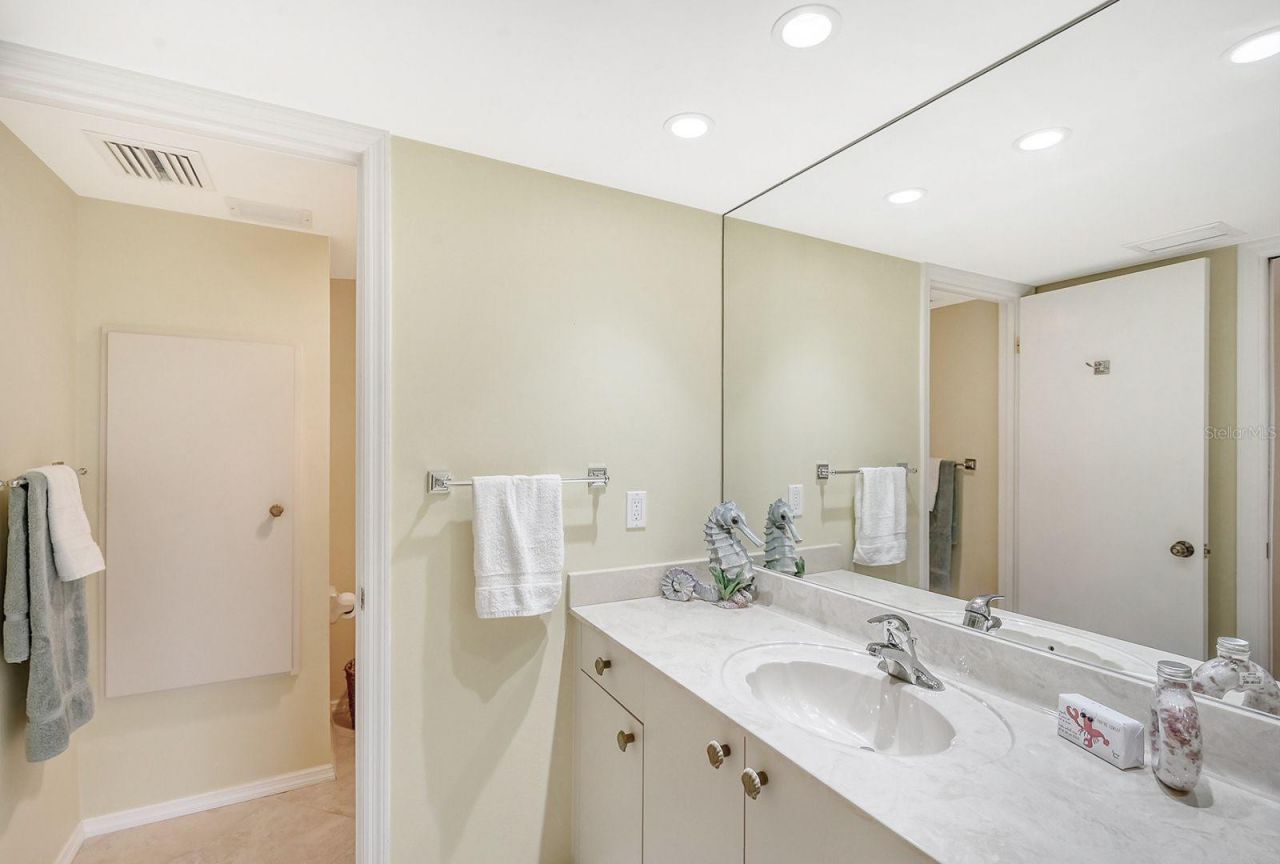 550 Flamingo Drive, Unit 202, Venice, FL 34285 Photo